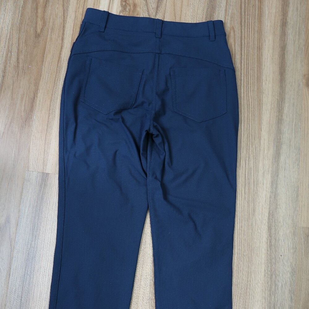 City Sleek 5 Pocket 7/8 Pant in True Navy Size 6 in New Without Tags Condition